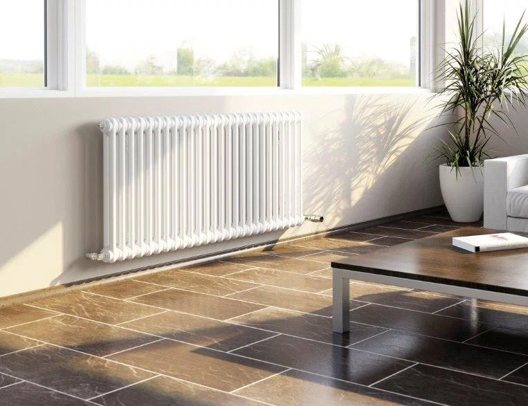 Arbonia 2060-63 нп Ral9016 Стандарт 600.2859, Q3654 Вт. Радиатор трубчатый, 2-трубчатый, 63-секционный. Подключение - Нижнее. Высота - 600, длина - 2859, глубина - 65. Сторона подключения - правая, с термовентилем. Тепловая мощность 3654 Вт.